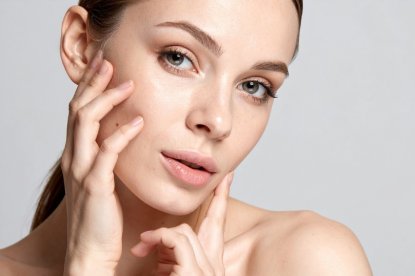 Pelle spenta dopo l’inverno? Perché succede e come supportare la pelle dall’interno