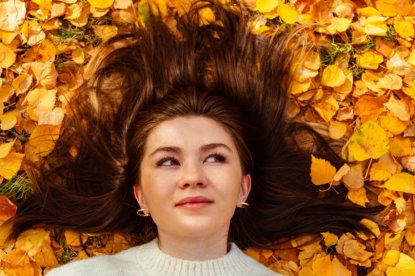 Dopo l'estate, i capelli cambiano: come prendersene cura in autunno