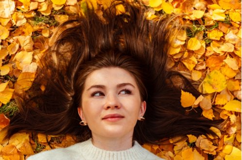 Dopo l'estate, i capelli cambiano: come prendersene cura in autunno