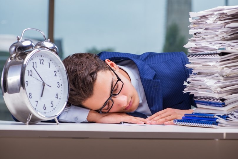 Dormire di più in autunno è normale? Cosa succede al nostro ritmo sonno-veglia