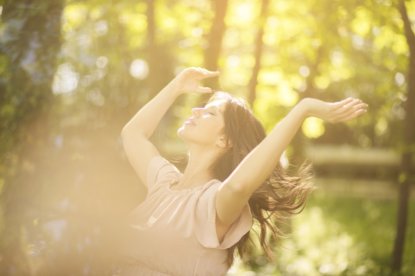 Luglio, sole e benessere: perché è il momento giusto per fare il pieno di vitamina D